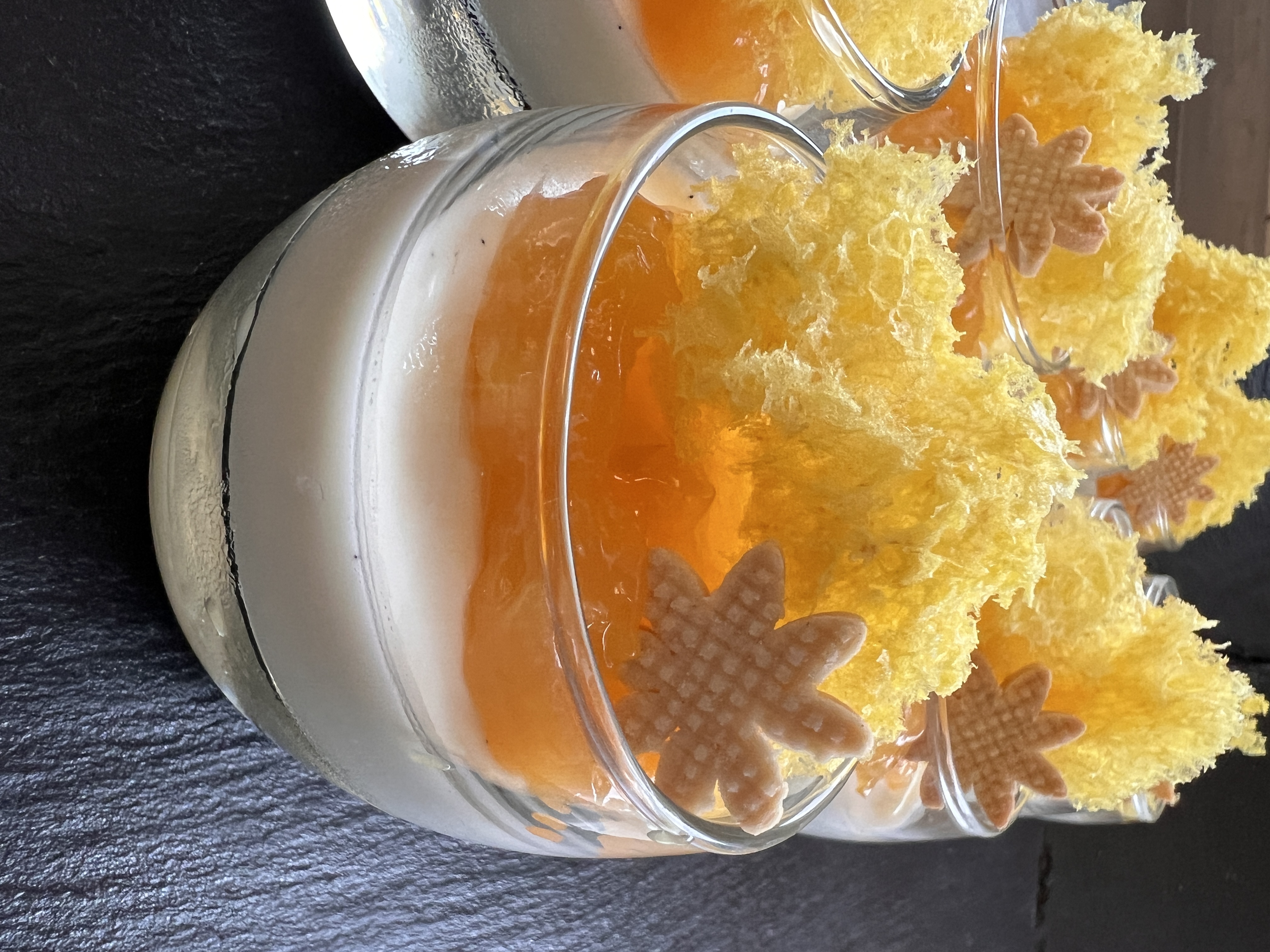Deser panna cotta z brzoskwiniami